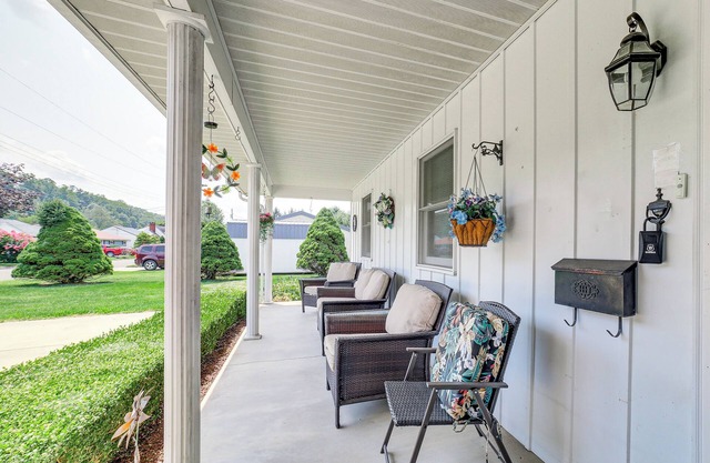 Sistersville Home w/ Sunroom: Half-Mi to River