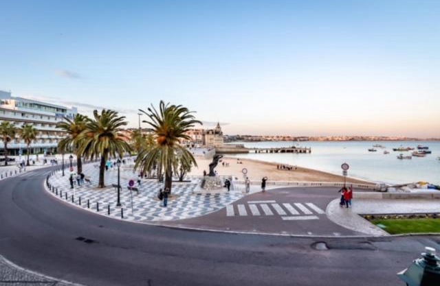 Sitio Castelo Beach in Cascais