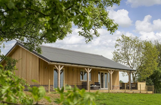 Situé à 19 km des magnifiques eaux de Rutland et dans une ferme en activité, le Strawberry Lodge propose