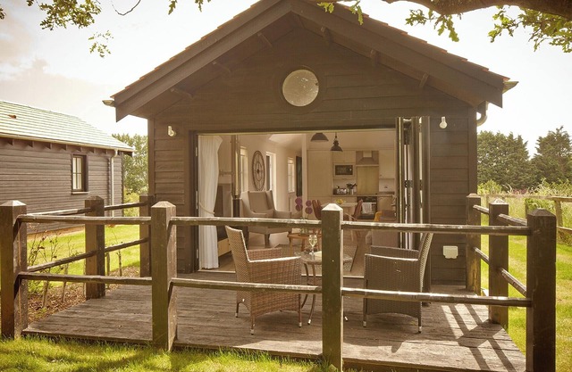 2 bedroom accommodation in Rookley Village