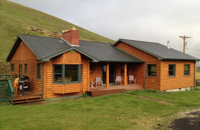 Log Lodge Country Lodge de six chambres sur 20 acres, Heppner