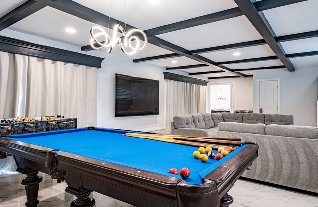 Six Bedroom Room Mansion - minutes from Disneyland
