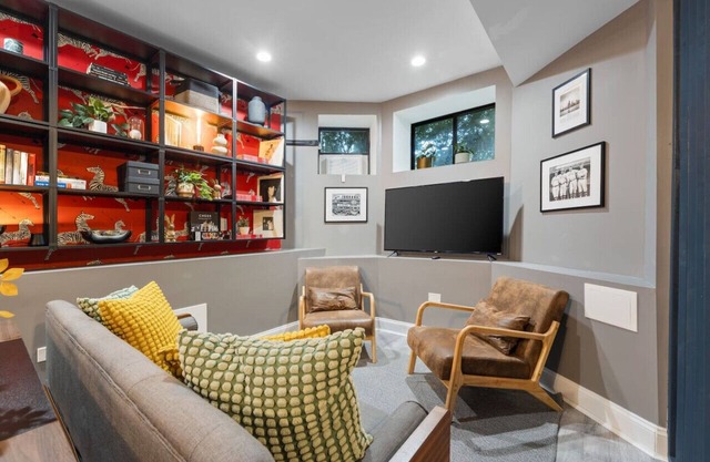 Six-Bedrooms in Wrigleyville