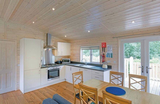 9 Alpine Lodge