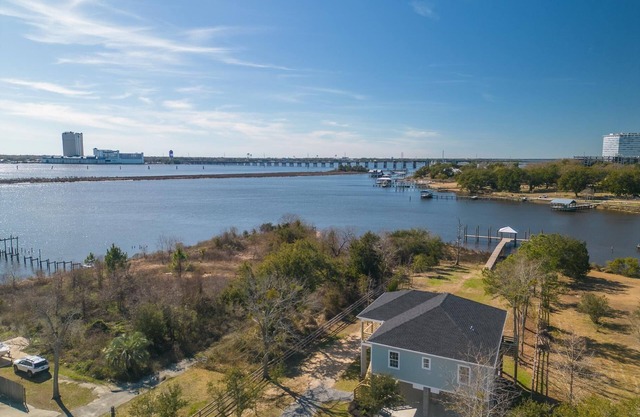 Skeeter's Place- Luxurious Back Bay Biloxi Abode! Fishermen's Paradise!