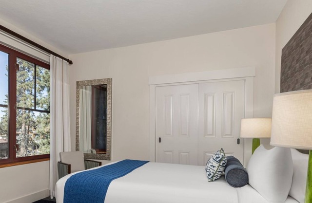 Ski away in this charming 1-bdrm villa in S. Lake Tahoe minutes to chairlift!!!