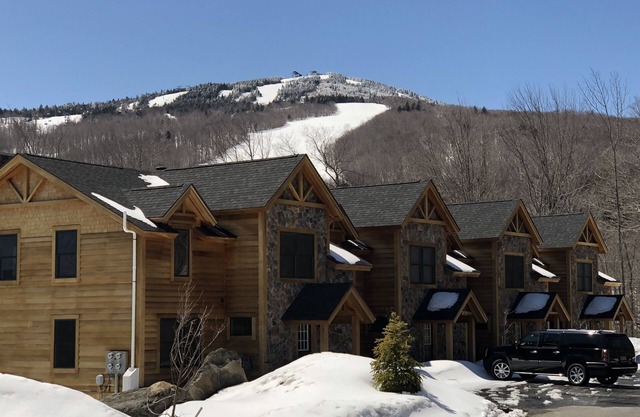 Nouveau condo de ski à distance de marche des remontées mécaniques au mont. Neige, VT