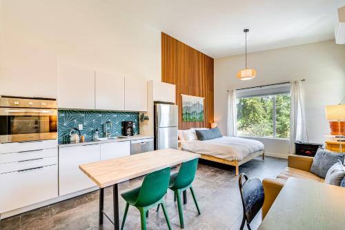 Ski, Hike and Bike Modern Park City Studio