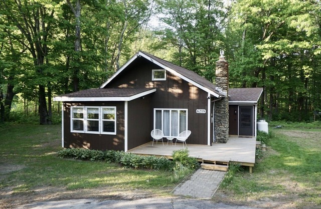 Ski-Hike-Relax! Remodeled cottage with White River access in the Green Mountains