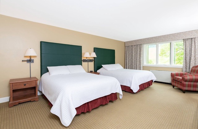 Ski-In 1BR | Spacious With Murphy Bed