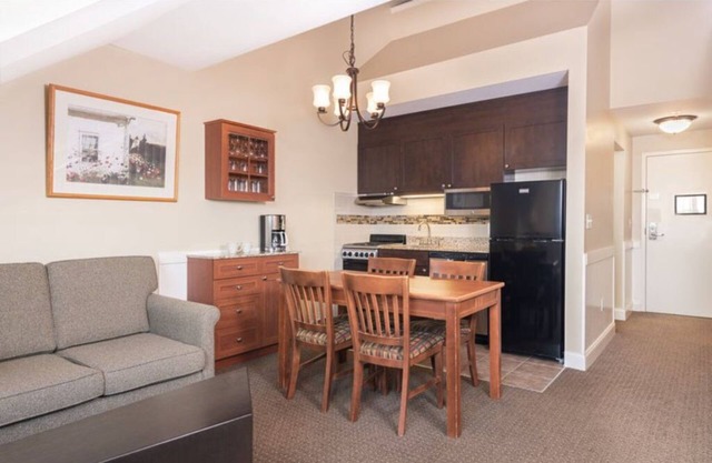Ski-In 2BR Loft | Sleeps 8