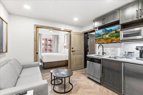 Ski in/out at Westgate, Remodeled Studio, Resort amenities, Multiple Pools, Spa, & Restaurant 4503B
