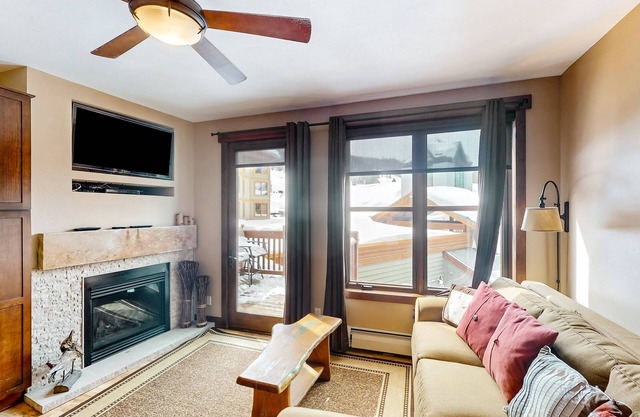 Ski-in/out Center Village studio with fireplace, hot tub, sauna & gym