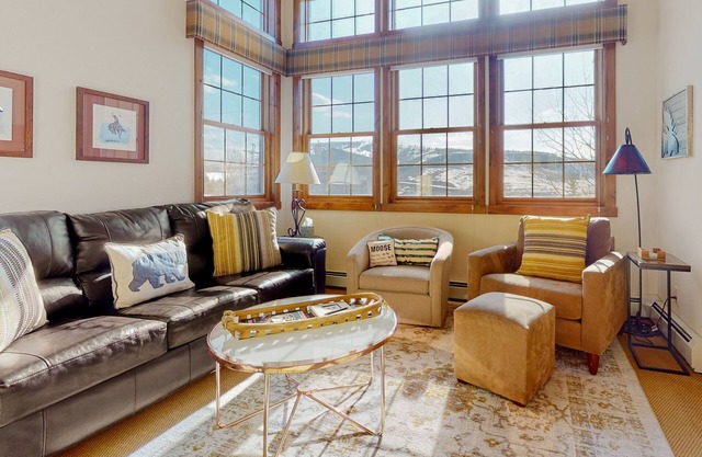 Ski-in/out condo with amazing views, washer/dryer, fireplace, & hot tub