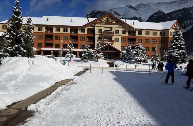 Gold Corner, plus une unité de taille, Ski in / Out! 2BR / BA. King & 4 Bunks, de superbes vues!