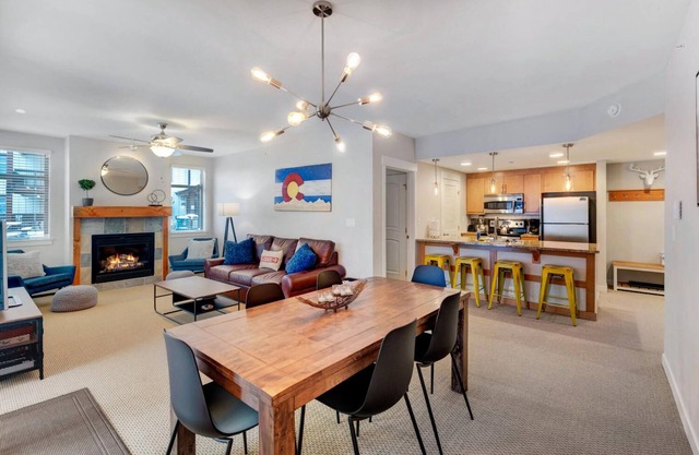 Base Village Ski In / Out Condo de luxe # 3325 - Vues fantastiques / Activités GRATUITES / Spa taille piscine