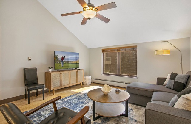 Ski-in Private Condo near Lionshead Gondola, TTP1