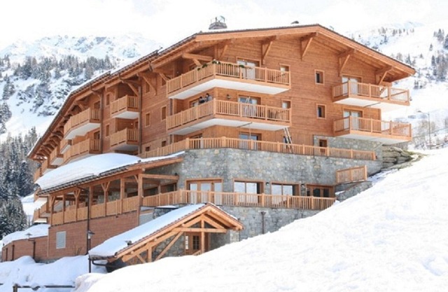 Appartement Skis aux pieds dans grand chalet avec piscine chauffée, 50m de l'ESF