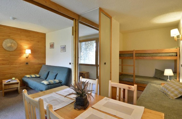 100m du centre station, Rez-de-chaussée, vue pistes de ski, télévision, casier à ski, 28m²