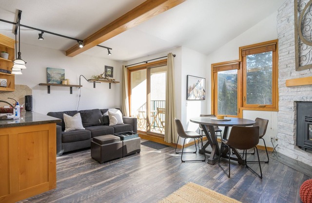 Ski-in Ski-out Iron Horse Studio Condo C