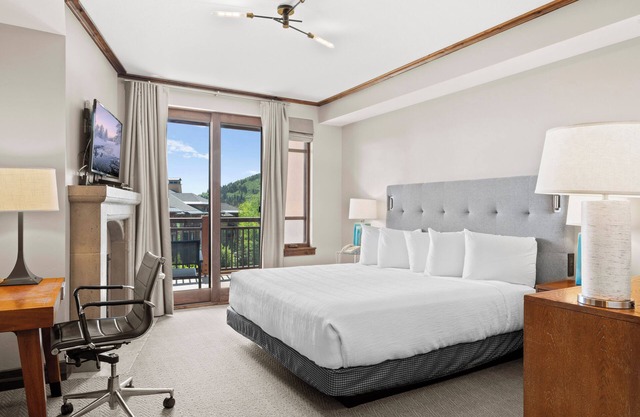 Ski-In/Ski-Out King Room at Hyatt Centric w/Pool, Hot Tub, Kitchenette & Resort Perks