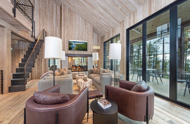 Ski-in/Ski-out Luxury House: Game Room, Lake View