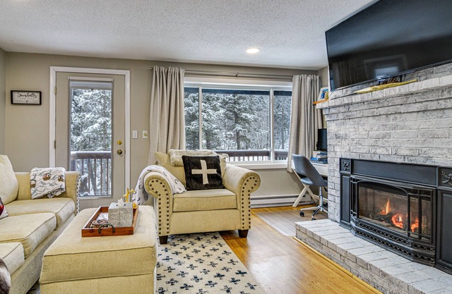 Ski-In/Ski-Out Maine Escape w/Balcony & Fireplace