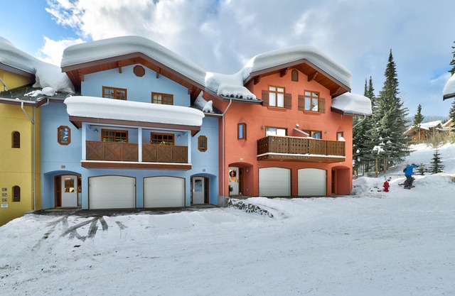 Ski-in|Ski-out, Renovated Studio, Sleeps 2, Full kitchen, Snow Creek Village