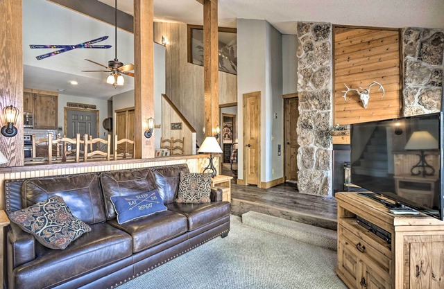 Ski-In/Ski-Out Retreat: Walk to Granby Ranch!