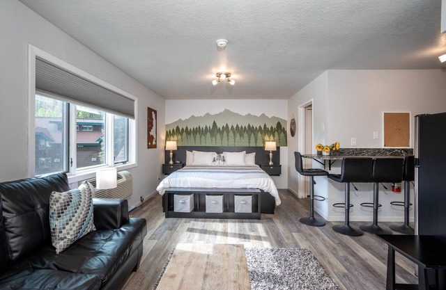Ski-in/ski-out studio at Whitefish Mountain Resort w/gorgeous views & AC - Whitefish Mountain Escape