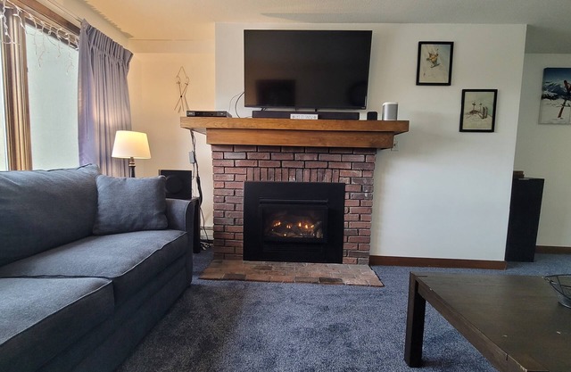 Ski In / Ski Out, Sunrise - Killington 1BR Smart Condo avec vue sur la montagne! 6 couchages