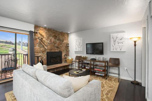 Ski In, Ski Out, Ski Slope Views, California King, Recently Renovated