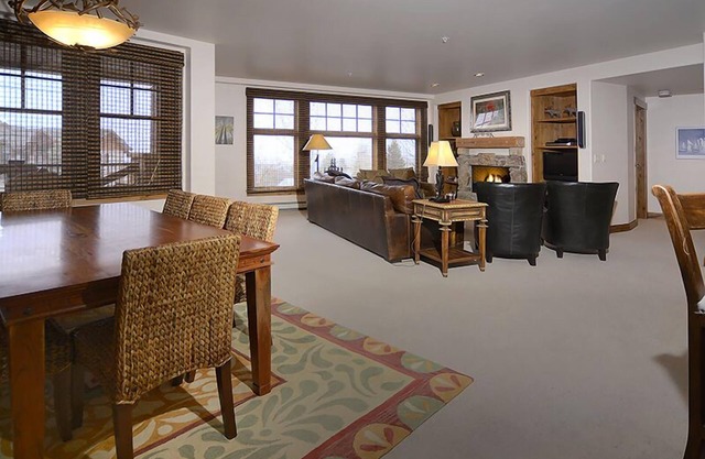 Ski In/Ski Out "WestWall Lodge" Luxury Mountain Accommodation C104