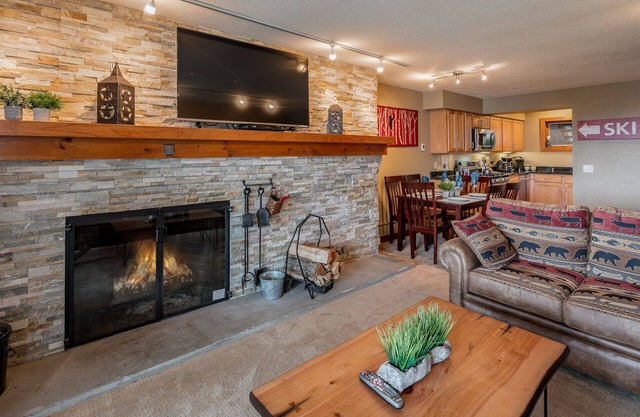 Ski-On / Ski-off MAGNIFIQUE CONDO 2-Lits / 2-Bath REMODELED au lever du soleil à Killington