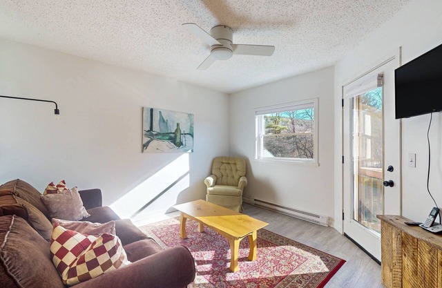 Skiers condo delight w/ outdoor pool, playground, Mad Bus route, deck, wifi