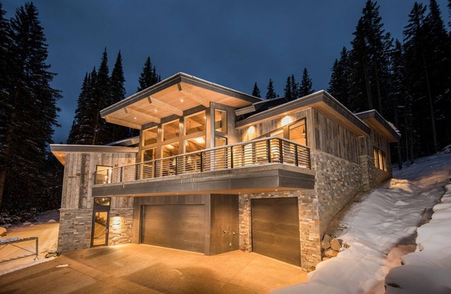 SKIERS ROOST DANS LA COMMUNAUTÉ DE CACHE DE SKI OUT BRIDGERS GATED