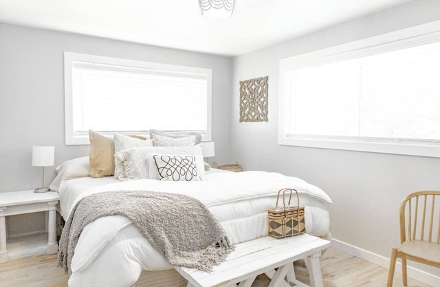 Designed for Comfort Cal King bed, Mountain Views, Hiking, Restaurants, Deck.
