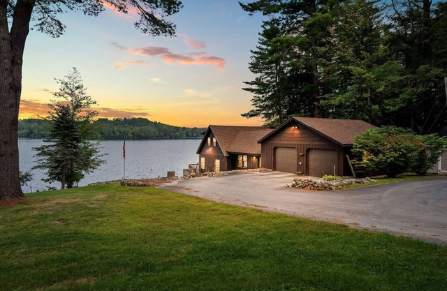 Skiing, Shopping, Hiking, Snowmobiling -- on the water, cozy house
