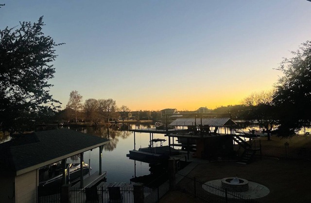 Book Now Summer | Waterfront | Smooth Water Cove