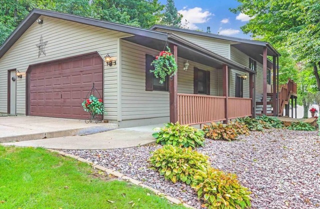 Skipping Rock Retreat, Mosinee WI Completely updated lakefront get-away.