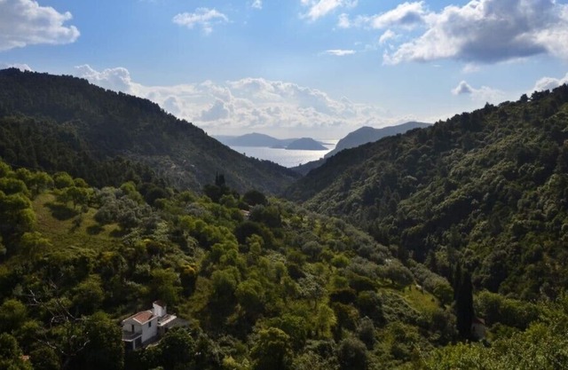 Villa Skopelos Country avec de superbes vues panoramiques sur le lever du soleil et des piscines privées!