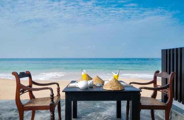 Sky Breeze Right On The Beach