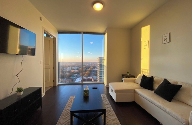 Sky high Apartment in the heart of Downtown Raleigh