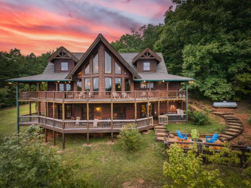 Sky High Lodge by BK Stays. Large Cabin. Amazing Views. Game Room. Jacuzzi. Six Bedrooms. Sleeps 12