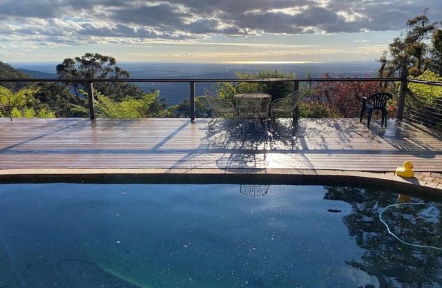 Sky High Paradise- city and sunset views of Melbourne