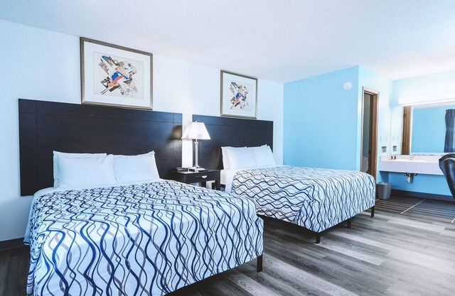 Sky Palace Inn & Suites Wellington - Deluxe 2 Queen Bed Non Smoking