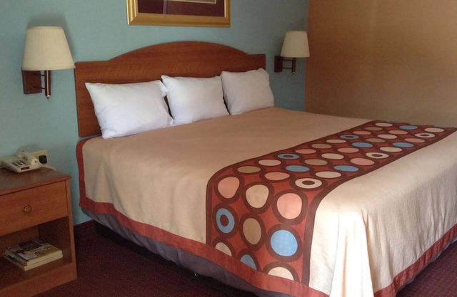 Sky Palace Inn & Suites Laredo - Executive 1 King Bed Non-Smoking