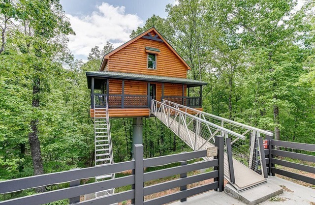 Sky's the Limit Treehouse Cabin