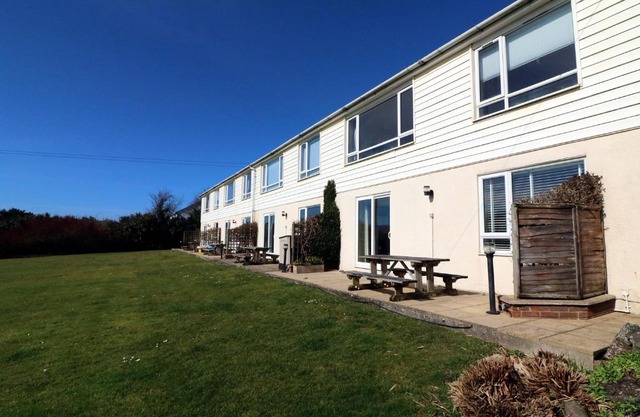 Sky Serene, Bude