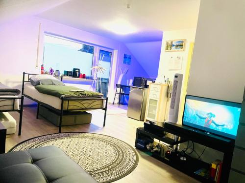 Sky Studio Apartment 1,5 Zimmer für 4 Leute Zentral 35qm S-Bahn Mercedes Benz